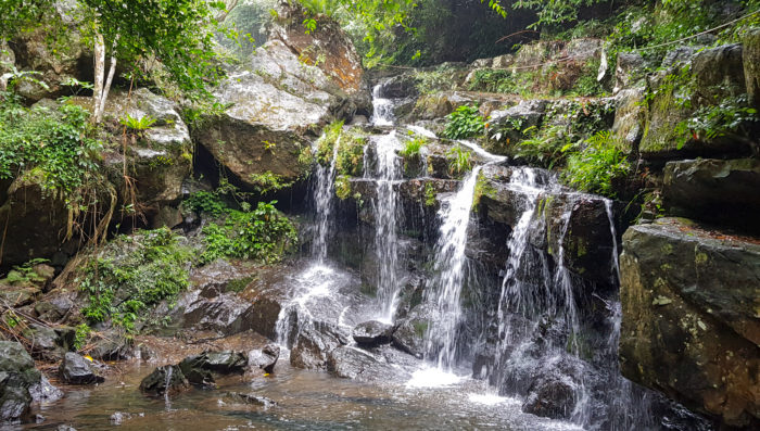 Wasserfall im Botanic Garden in Phong Nha