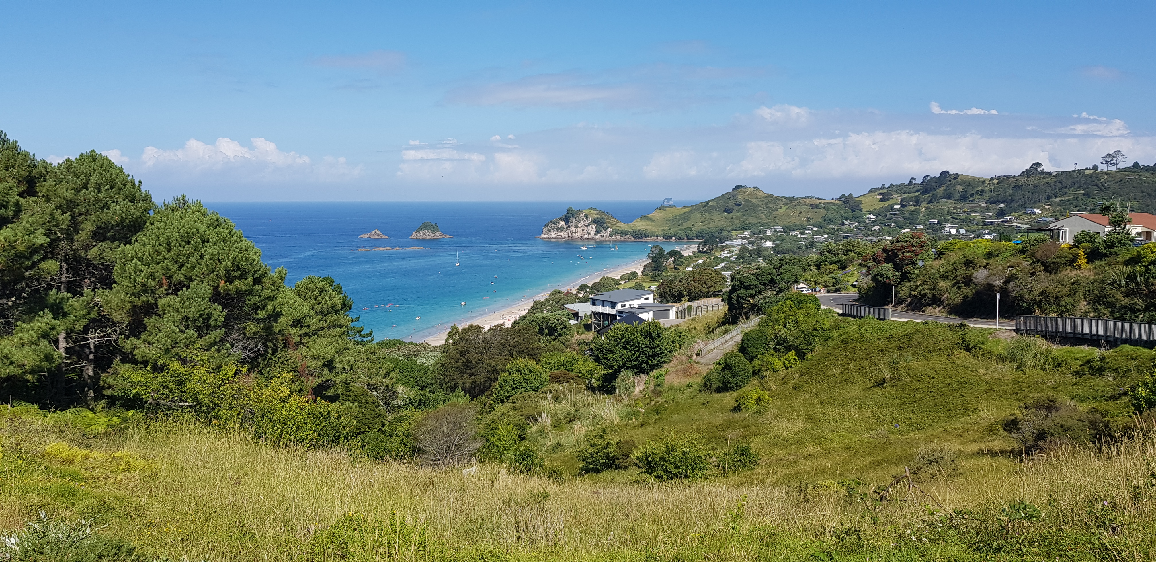 Spaziergang zur Cathedral Cove